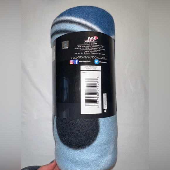 New NFL Dallas Cowboys fleece blanket 30” x 60” - Picture 7 of 8